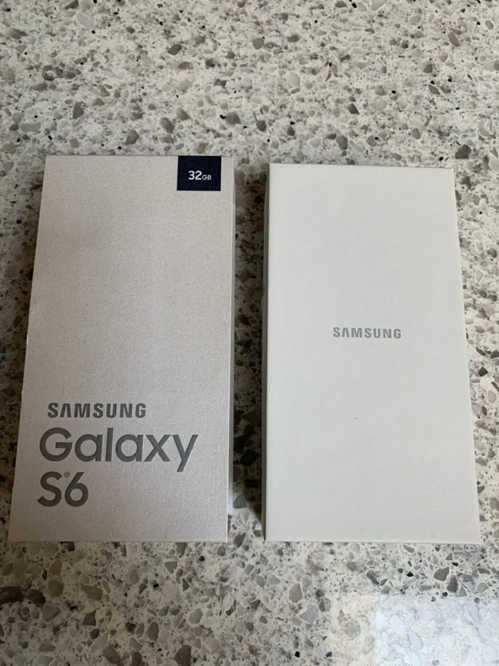 Samsung Galaxy S6 Silver Box - 32GB. Pre-owned with Great Condition.